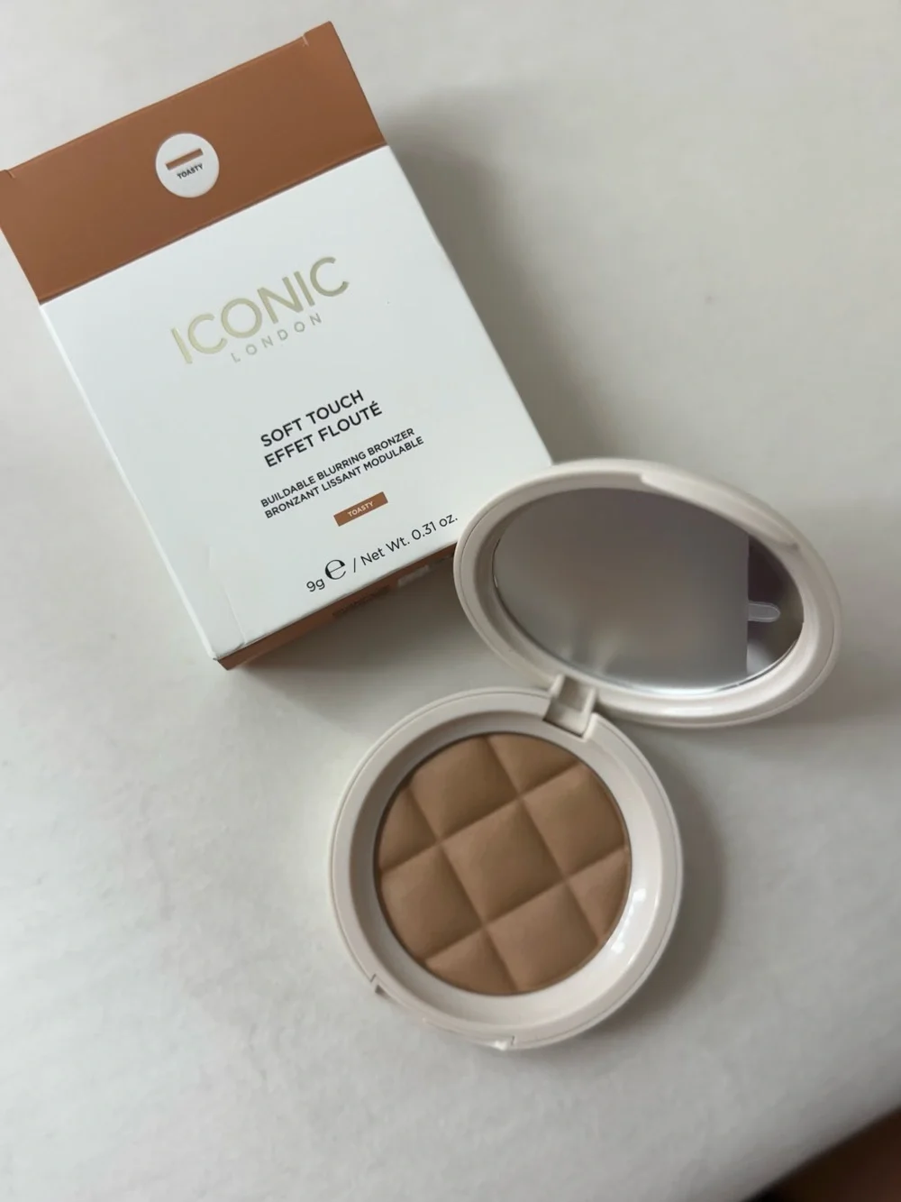 ICONIC London Soft Touch Buildable Blurring Bronzer - Toasty